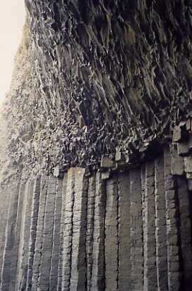 Säulen am Eingang zu Fingal's Cave