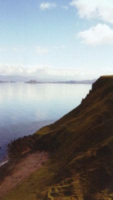 Lealt - Blick nach Osten, Island of Rona, dahinter Torridon