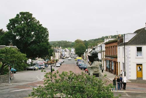 Blick aus MacLellan's Castle über die Main Street