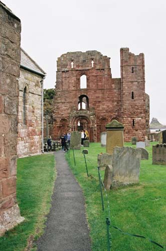 Lindisfarne: Westportal der Abteikirche