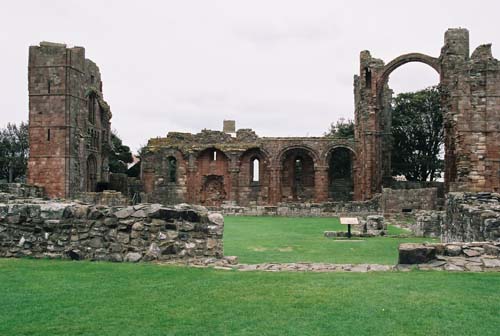 Lindisfarne: Blick in die Abteilkirche von der Südseite